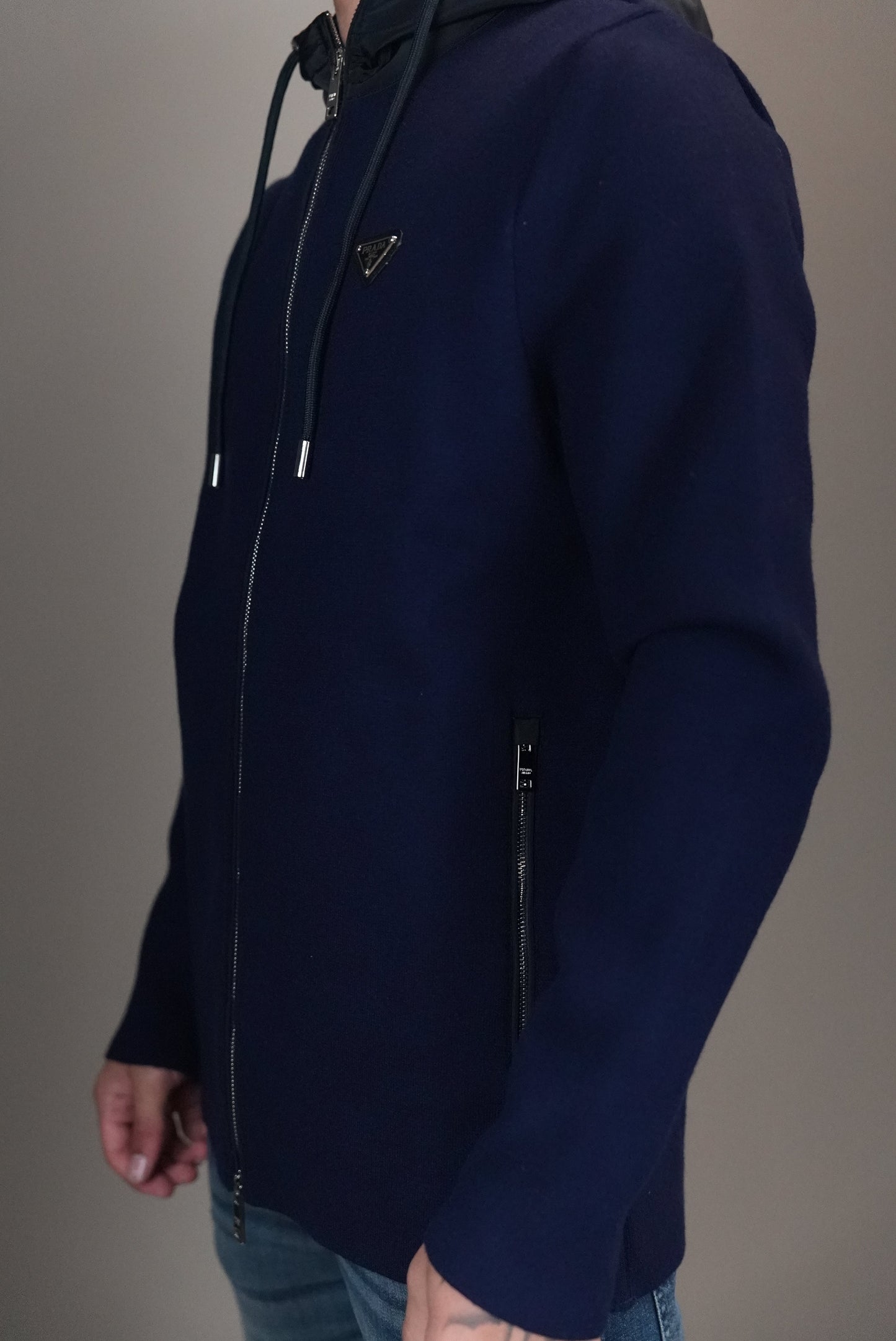 Prada vest donkerblauw zwarte muts