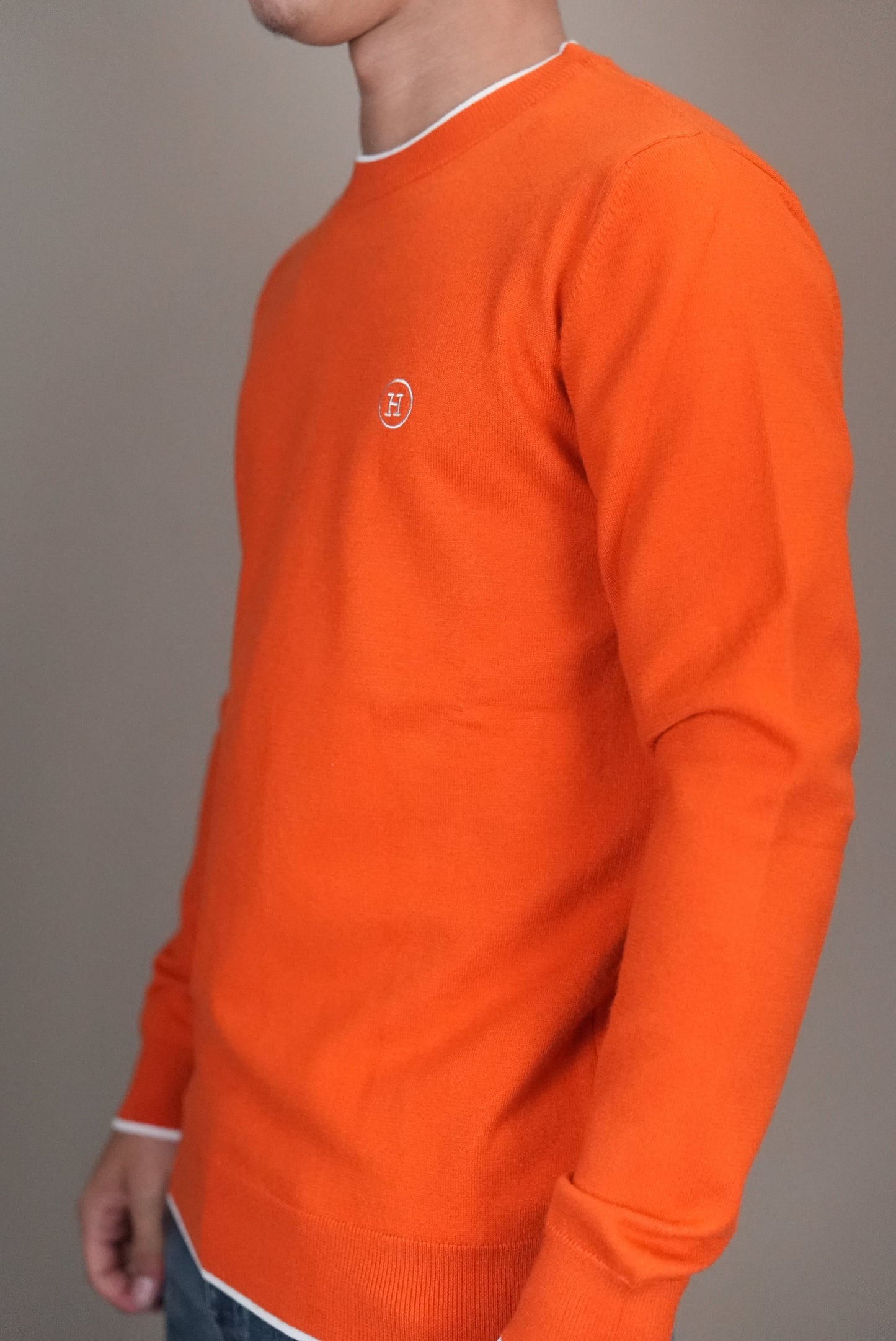 Hermes trui oranje geborduurd