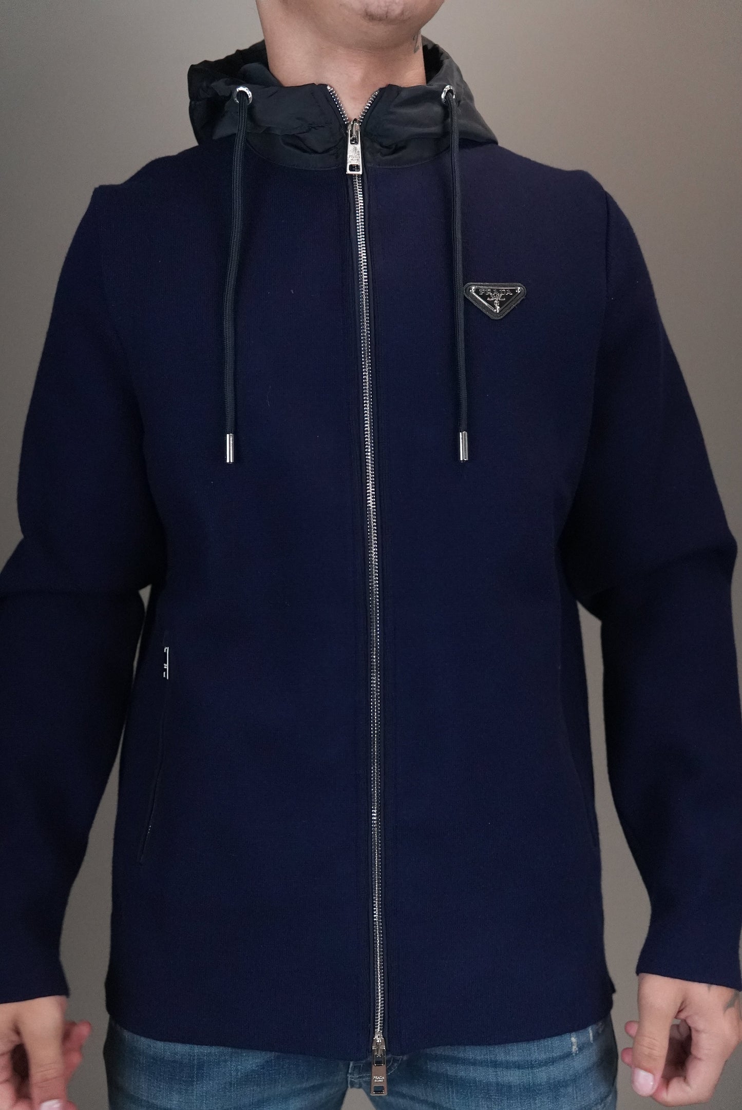 Prada vest donkerblauw zwarte muts