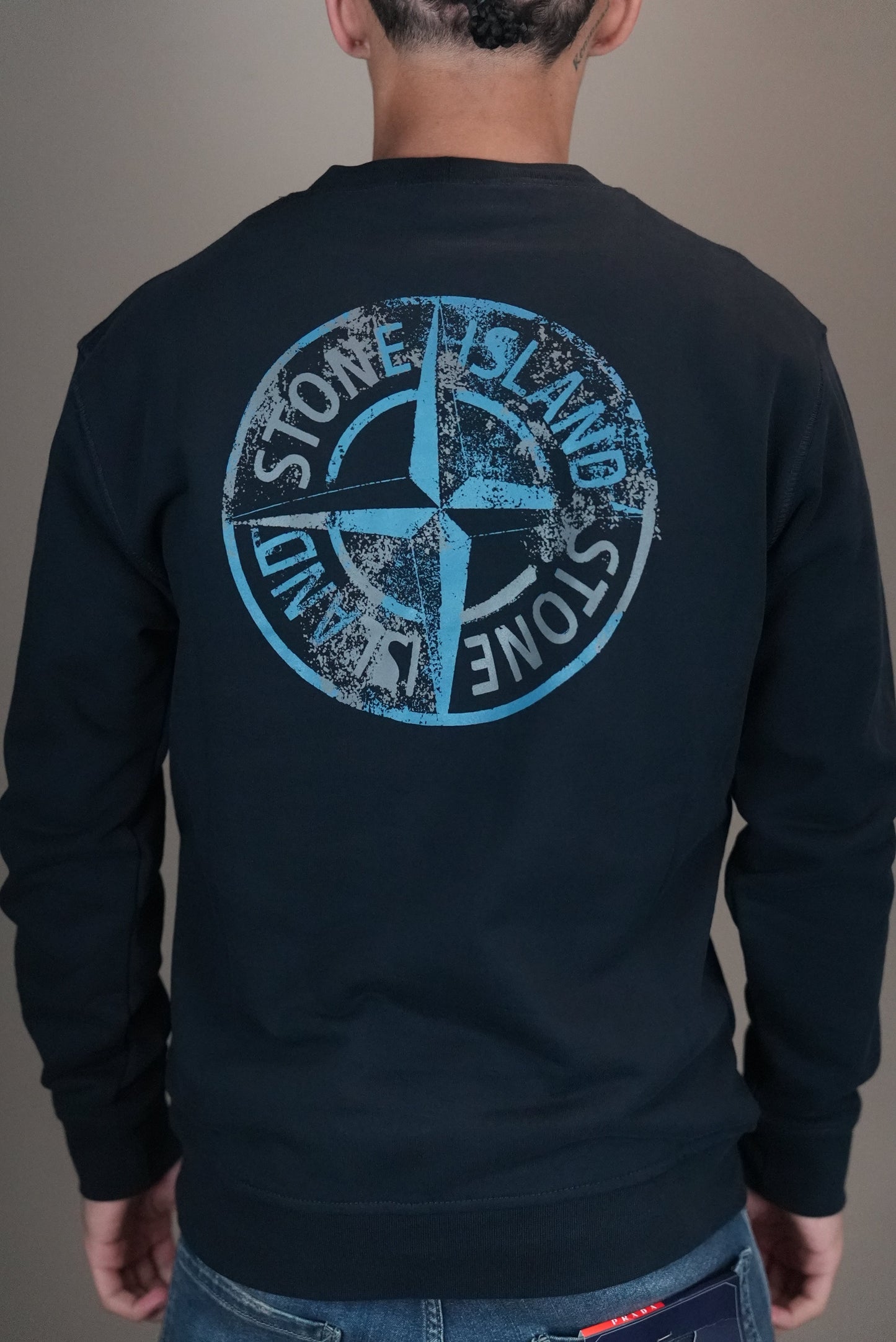 Stone island trui zwart logo bedrukt achter