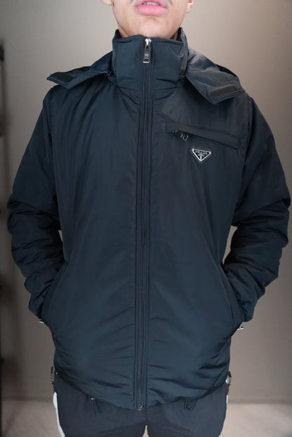 Prada winterjas zwart logo&rits op borst