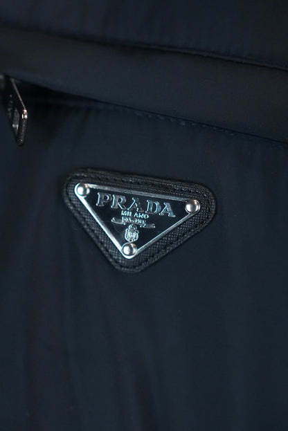 Prada winterjas zwart logo&rits op borst