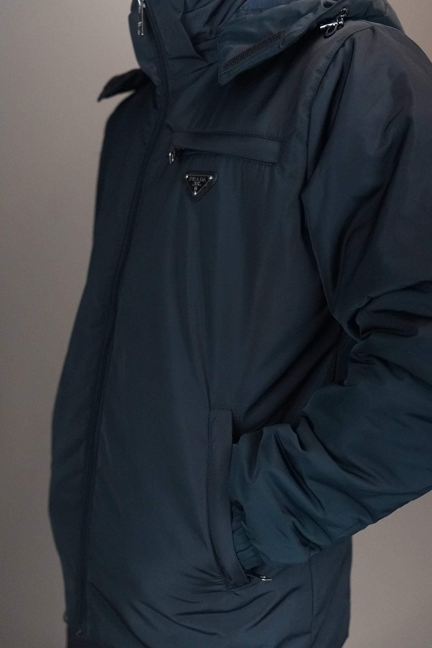 Prada winterjas zwart logo&rits op borst