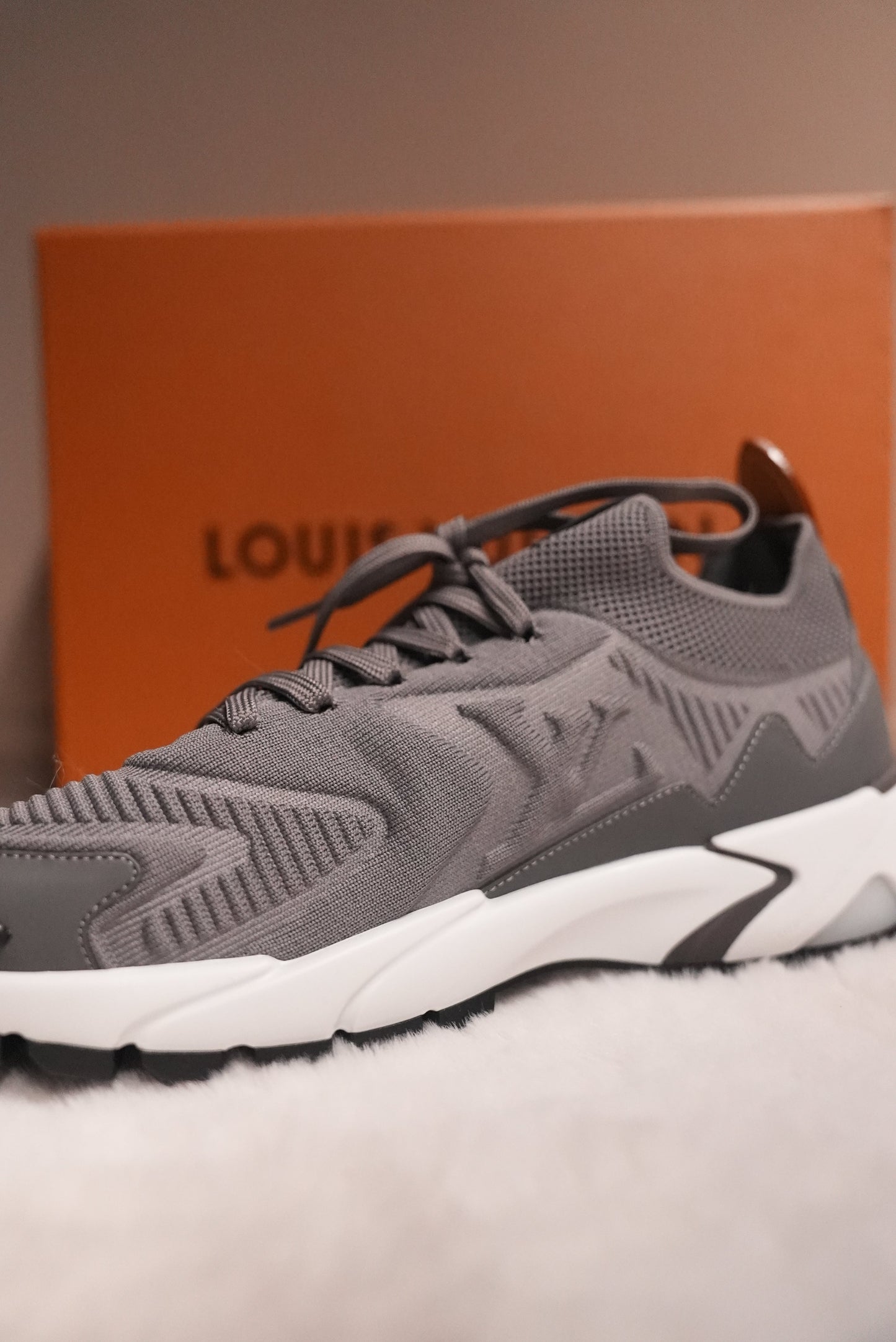 LV Runner Tatic Sneaker Grey&white