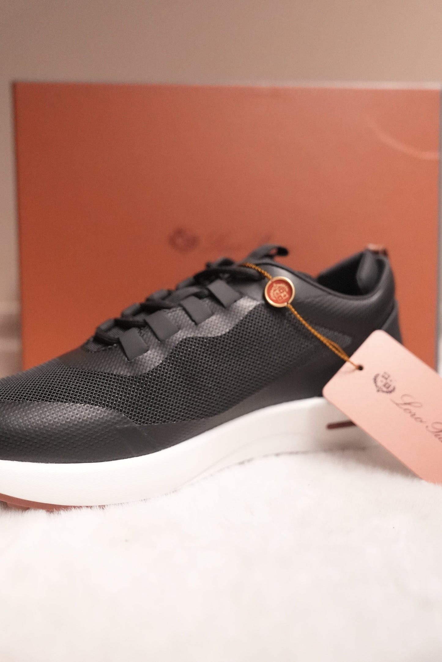 Loro Piana Weekend Walk wit&zwart