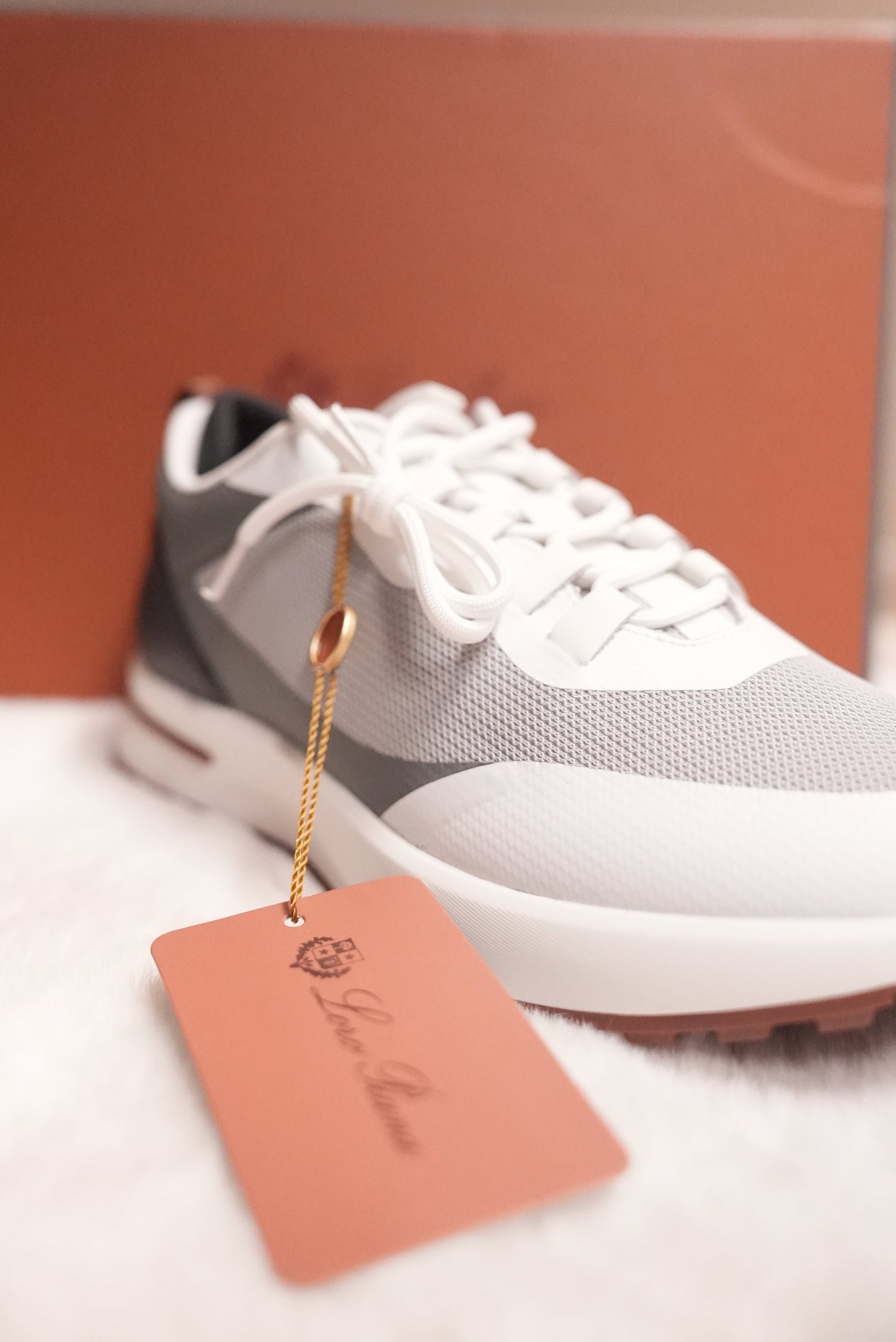 Loro Piana Weekend Walk wit&Grijs